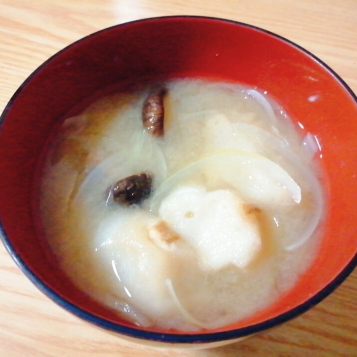 玉ねぎと椎茸と麩の味噌汁